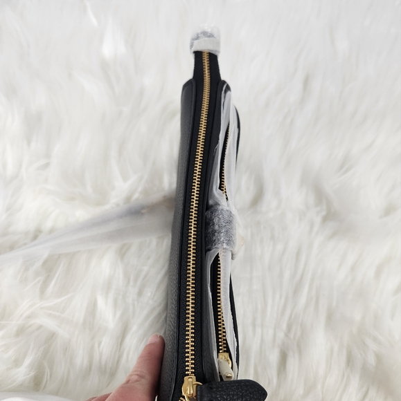 Coach Black Noa Pop Up Messenger - Picture 11 of 15